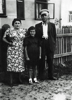 Shmiel, Ester e a filha Bronia